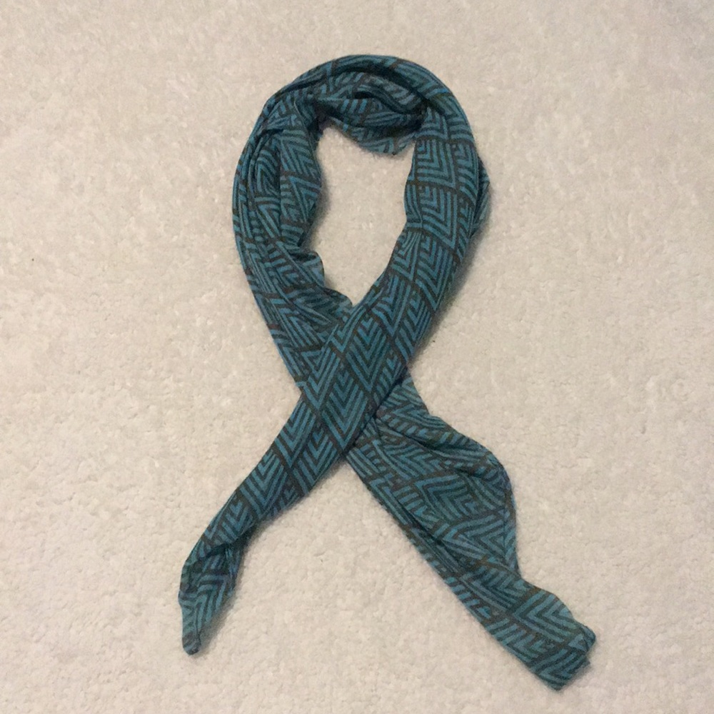 Blue pattern scarf